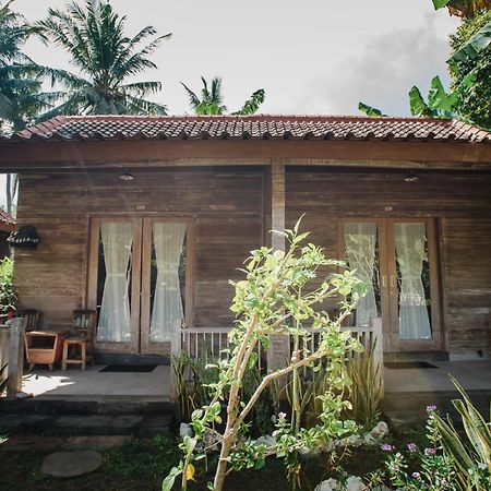 Acala Hostel & Reef Bar Toyapakeh Bagian luar foto