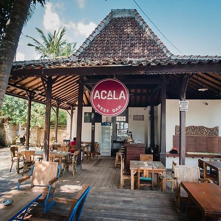 Acala Hostel & Reef Bar Toyapakeh Bagian luar foto