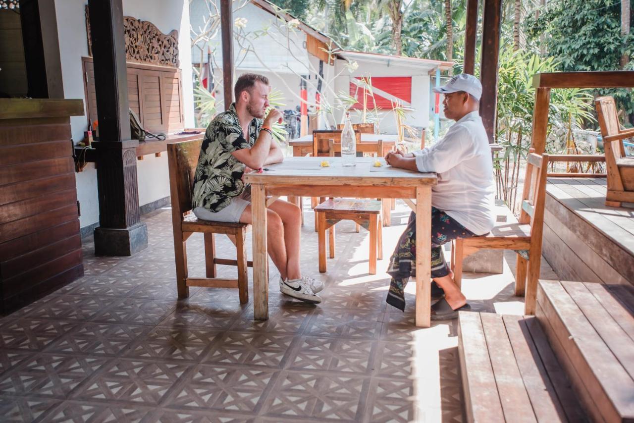 Acala Hostel & Reef Bar Toyapakeh Bagian luar foto