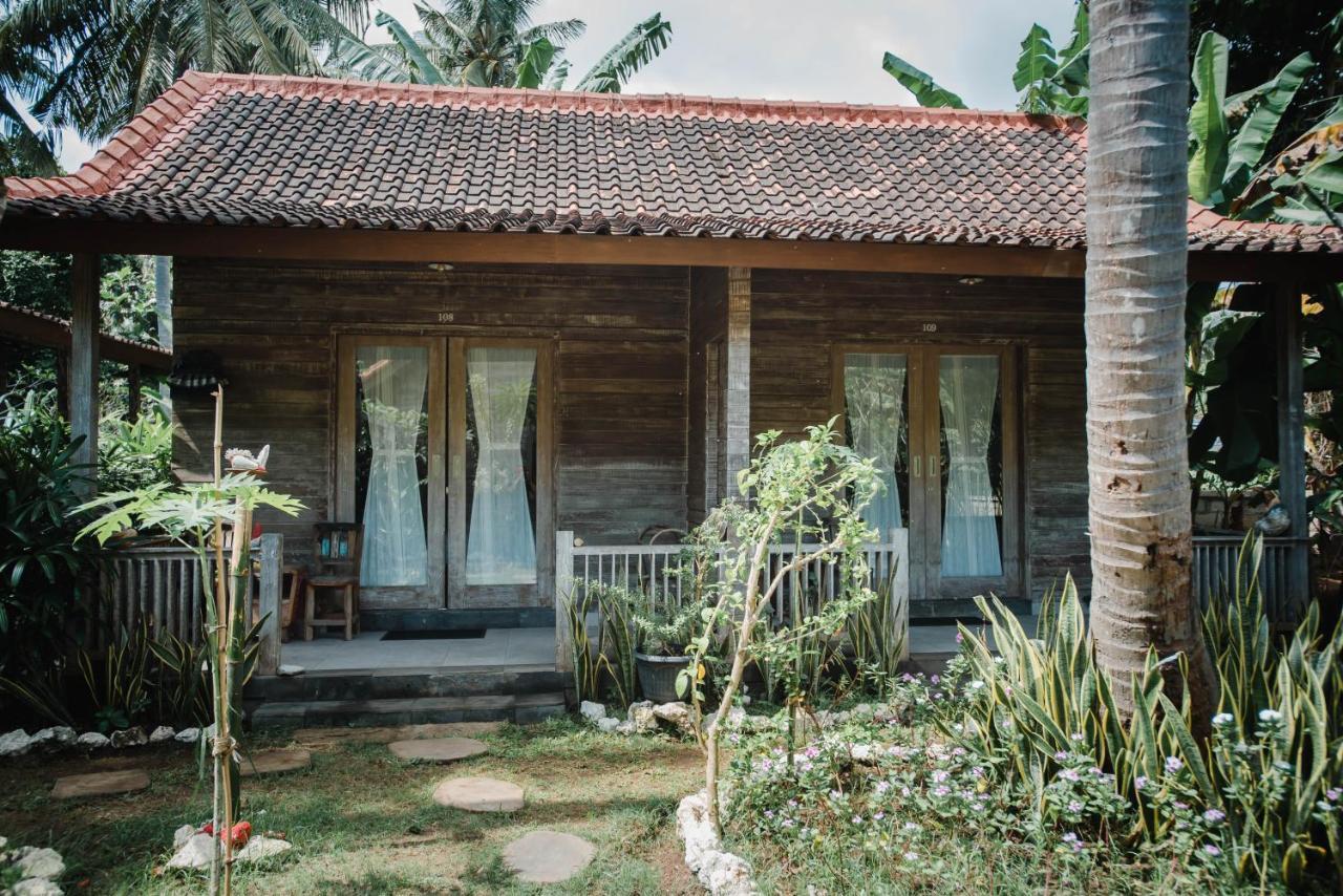 Acala Hostel & Reef Bar Toyapakeh Bagian luar foto