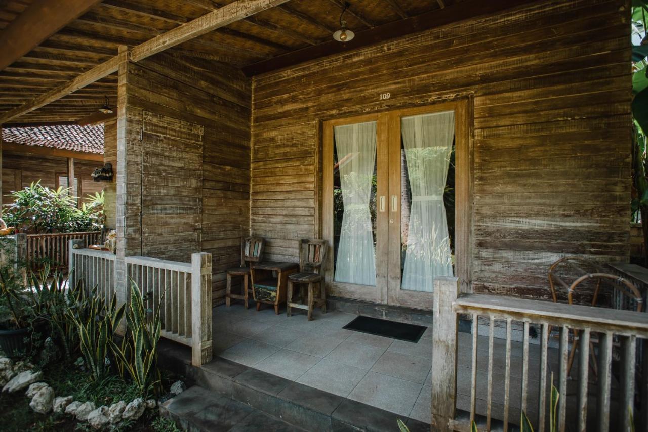 Acala Hostel & Reef Bar Toyapakeh Bagian luar foto