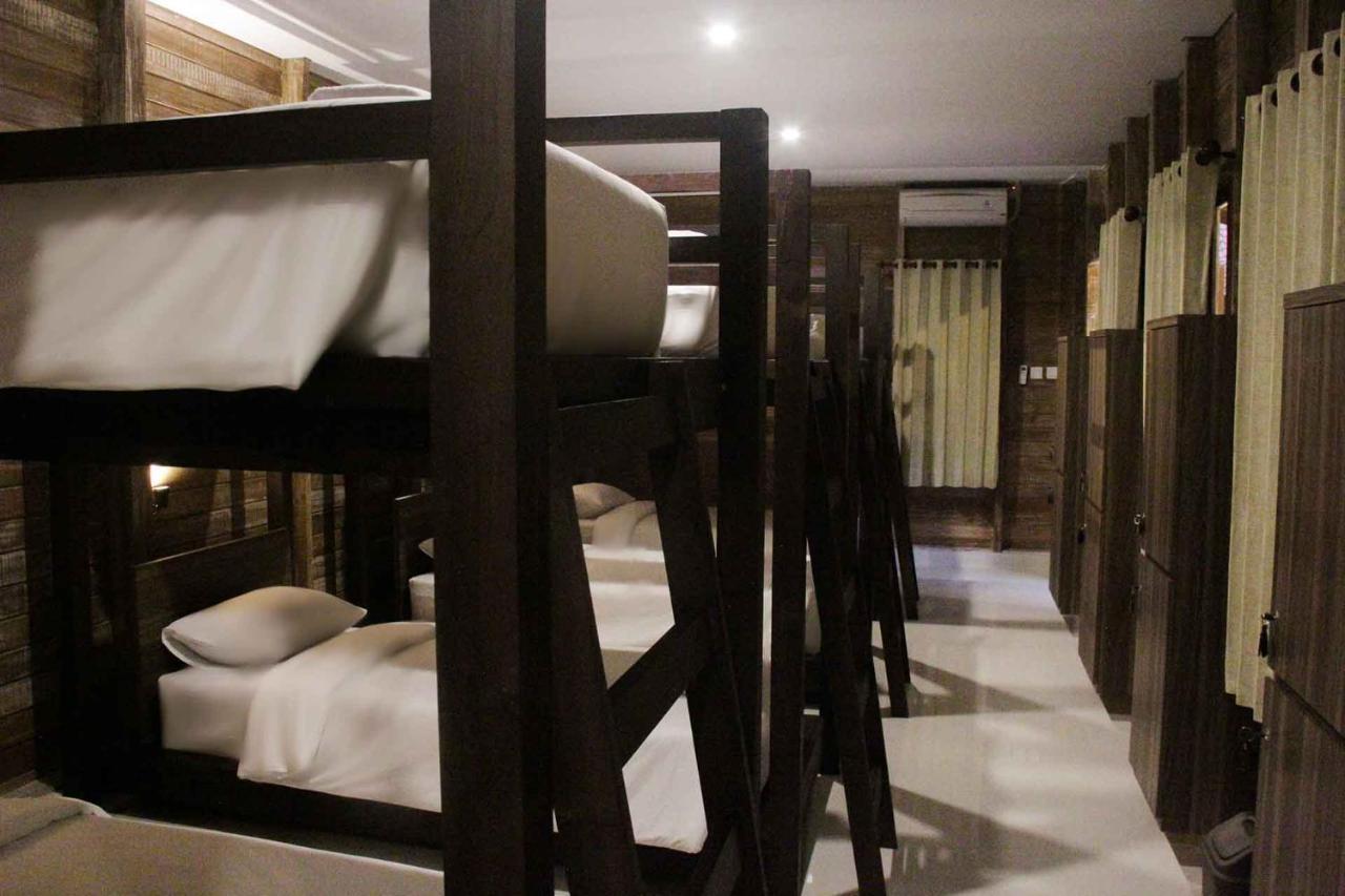 Acala Hostel & Reef Bar Toyapakeh Bagian luar foto
