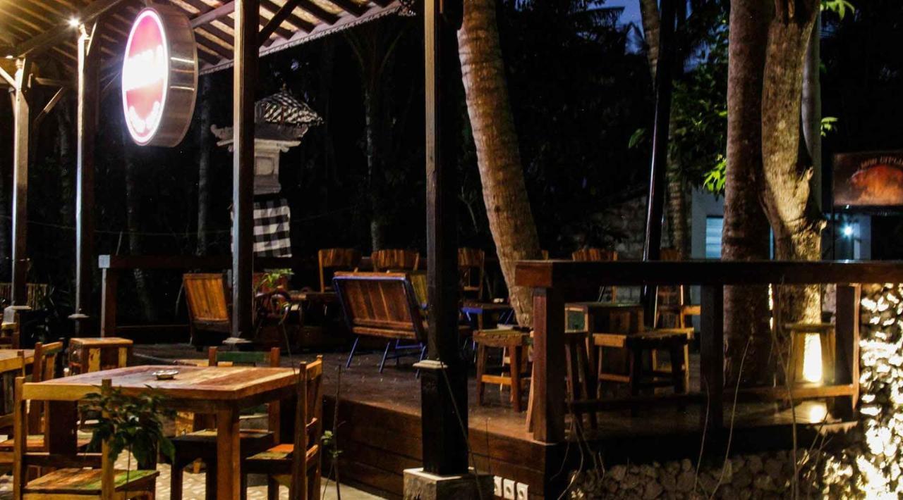 Acala Hostel & Reef Bar Toyapakeh Bagian luar foto