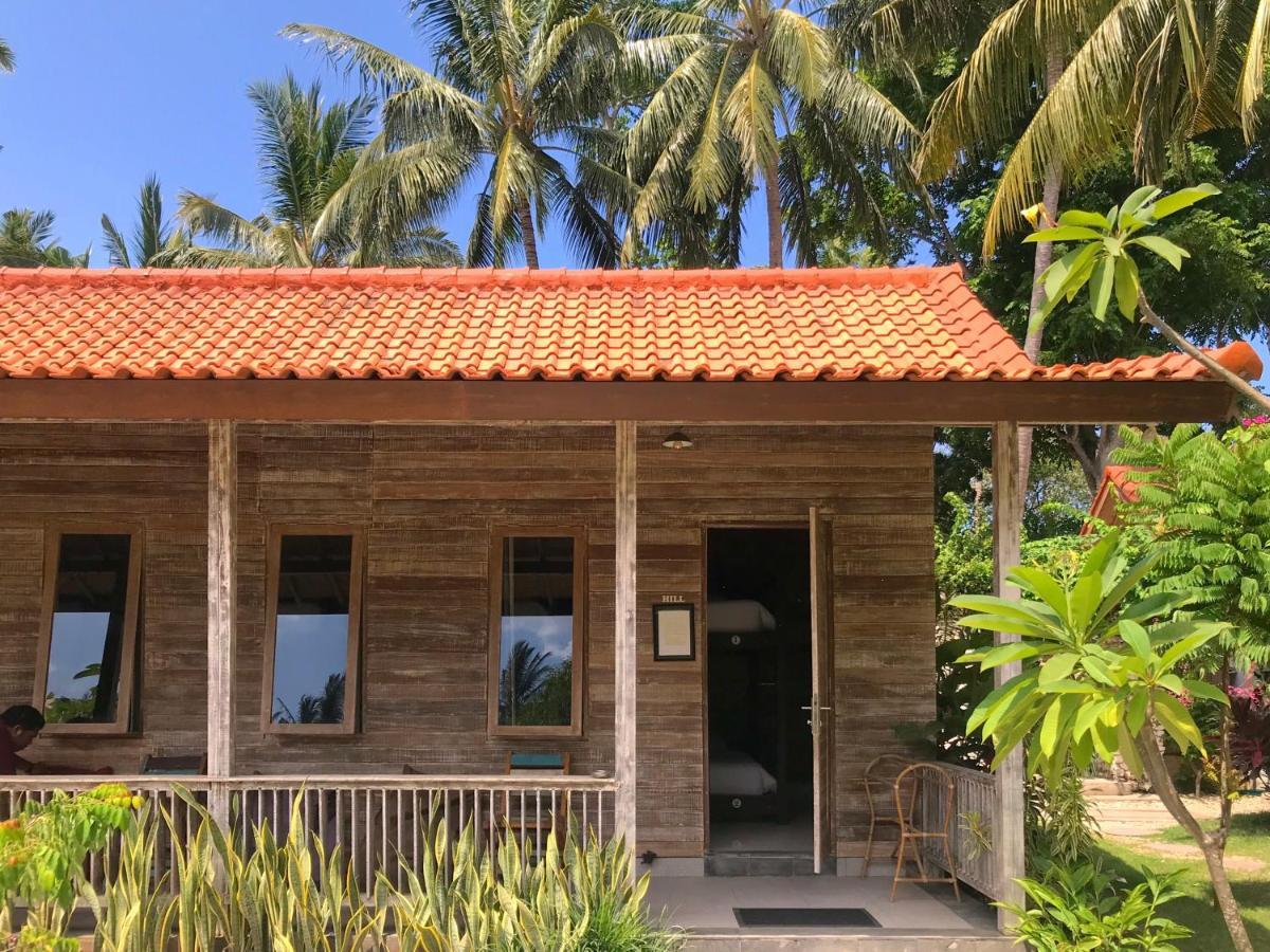 Acala Hostel & Reef Bar Toyapakeh Bagian luar foto