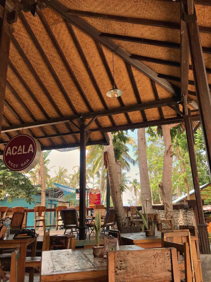 Acala Hostel & Reef Bar Toyapakeh Bagian luar foto